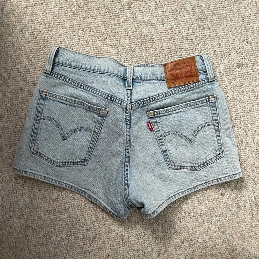 High waisted Levi short shorts size 27